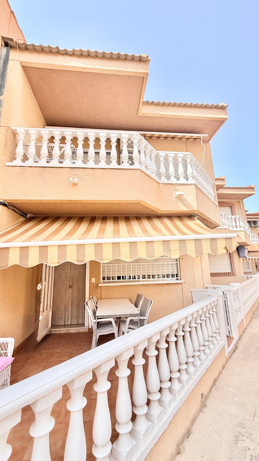 MAGNIFIQUE DUPLEX DE DEUX ÉTAGES AU BORD DE LA MER