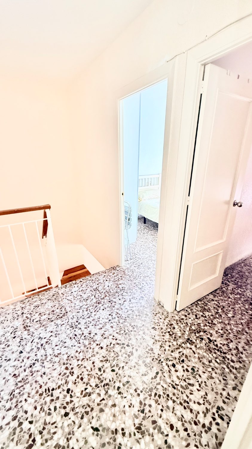 MAGNIFIQUE DUPLEX DE DEUX ÉTAGES AU BORD DE LA MER