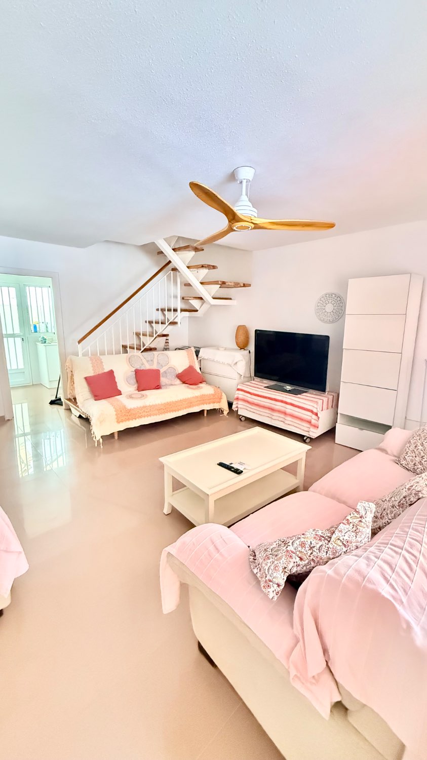 MAGNIFIQUE DUPLEX DE DEUX ÉTAGES AU BORD DE LA MER