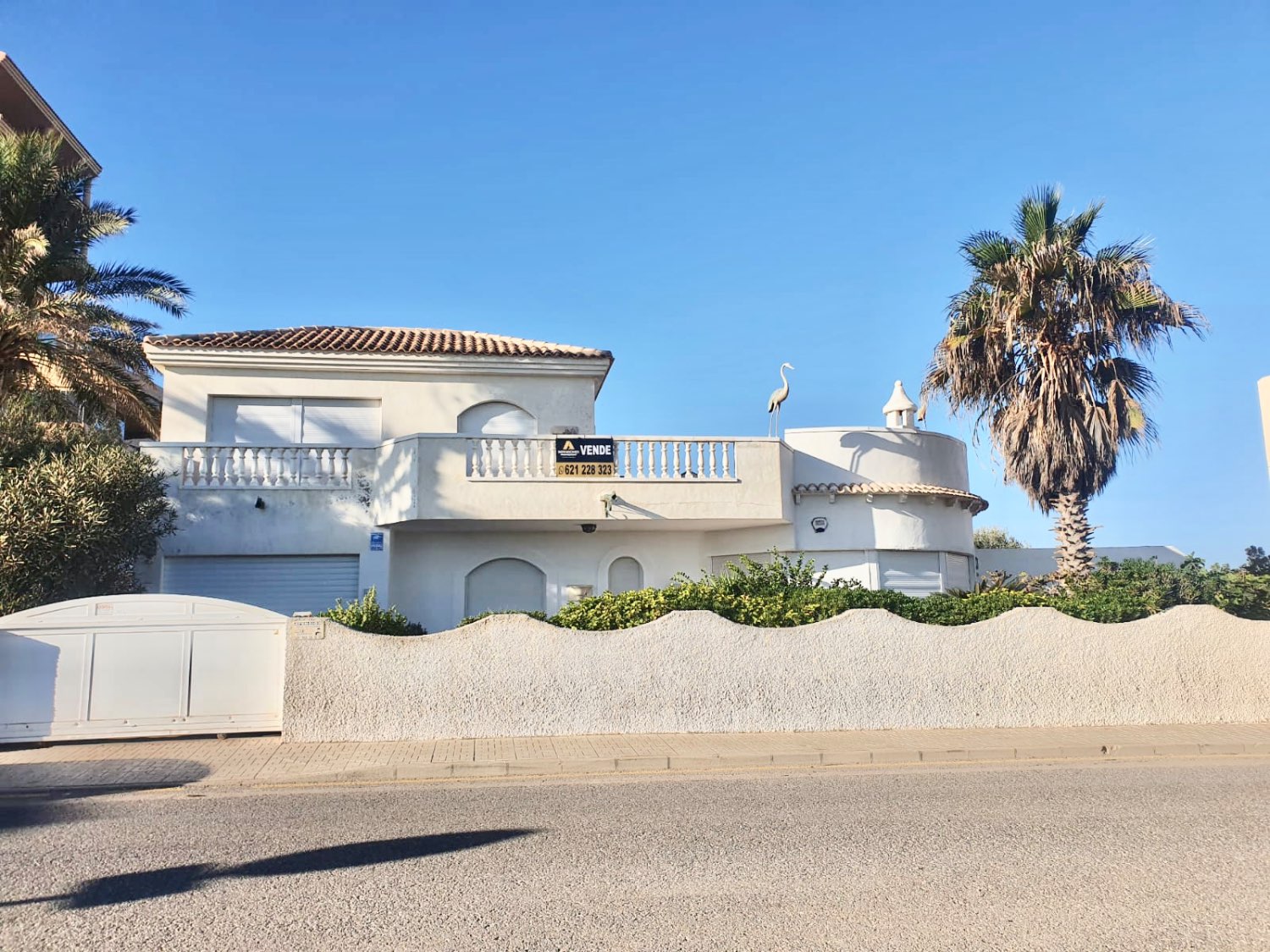 VILLA ON THE SEAFRONT OF THE MEDITERRANEAN