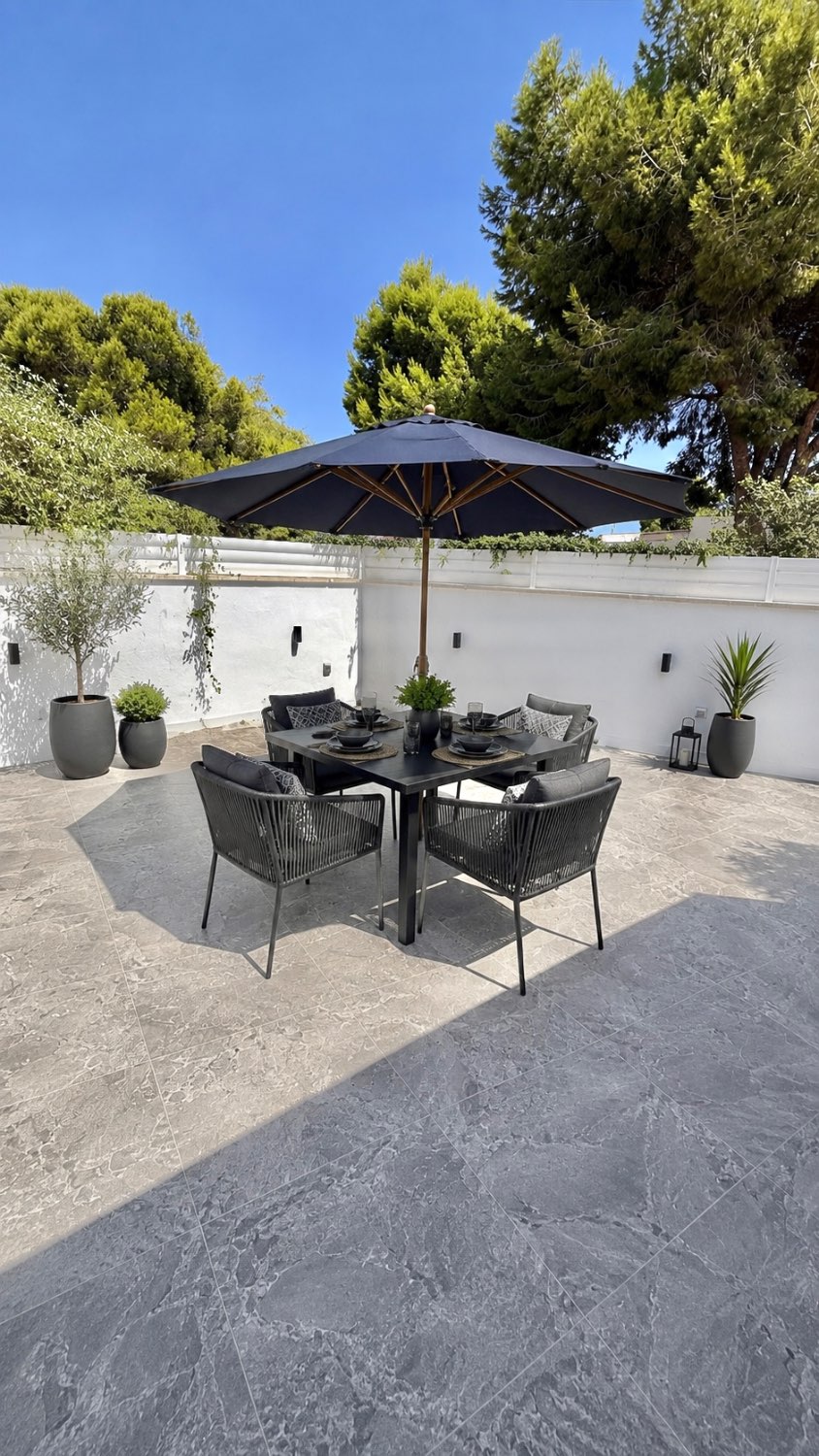 BEAUTIFUL GROUND FLOOR WITH GARDEN