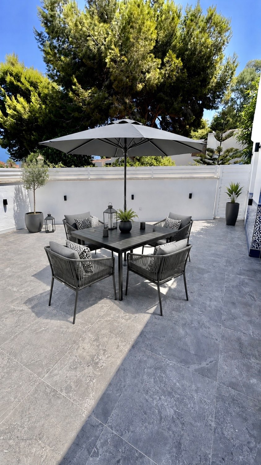 BEAUTIFUL GROUND FLOOR WITH GARDEN