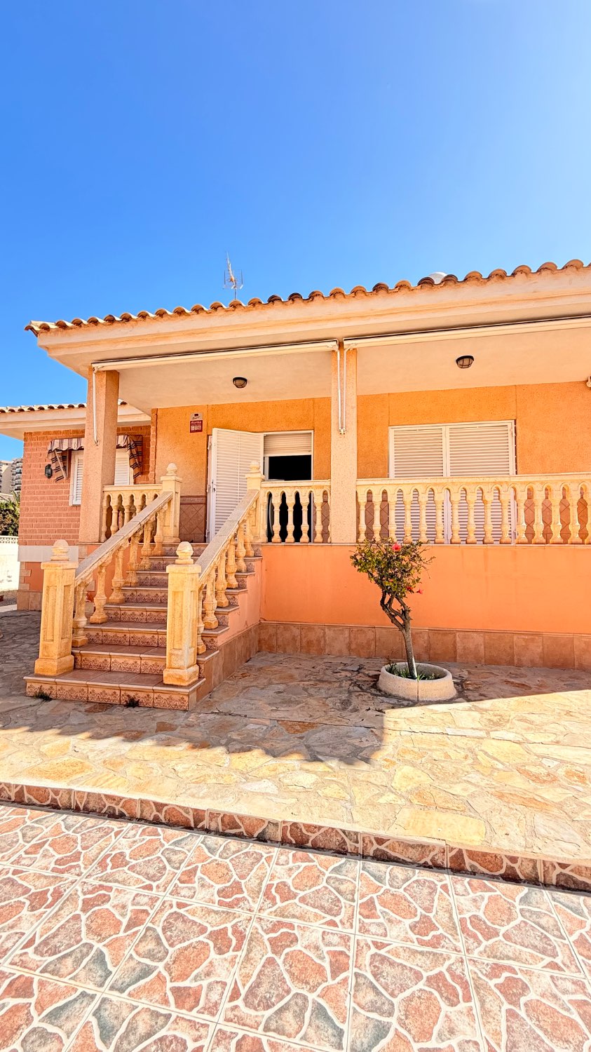 VILLA INDIPENDENTE CON TERRENO