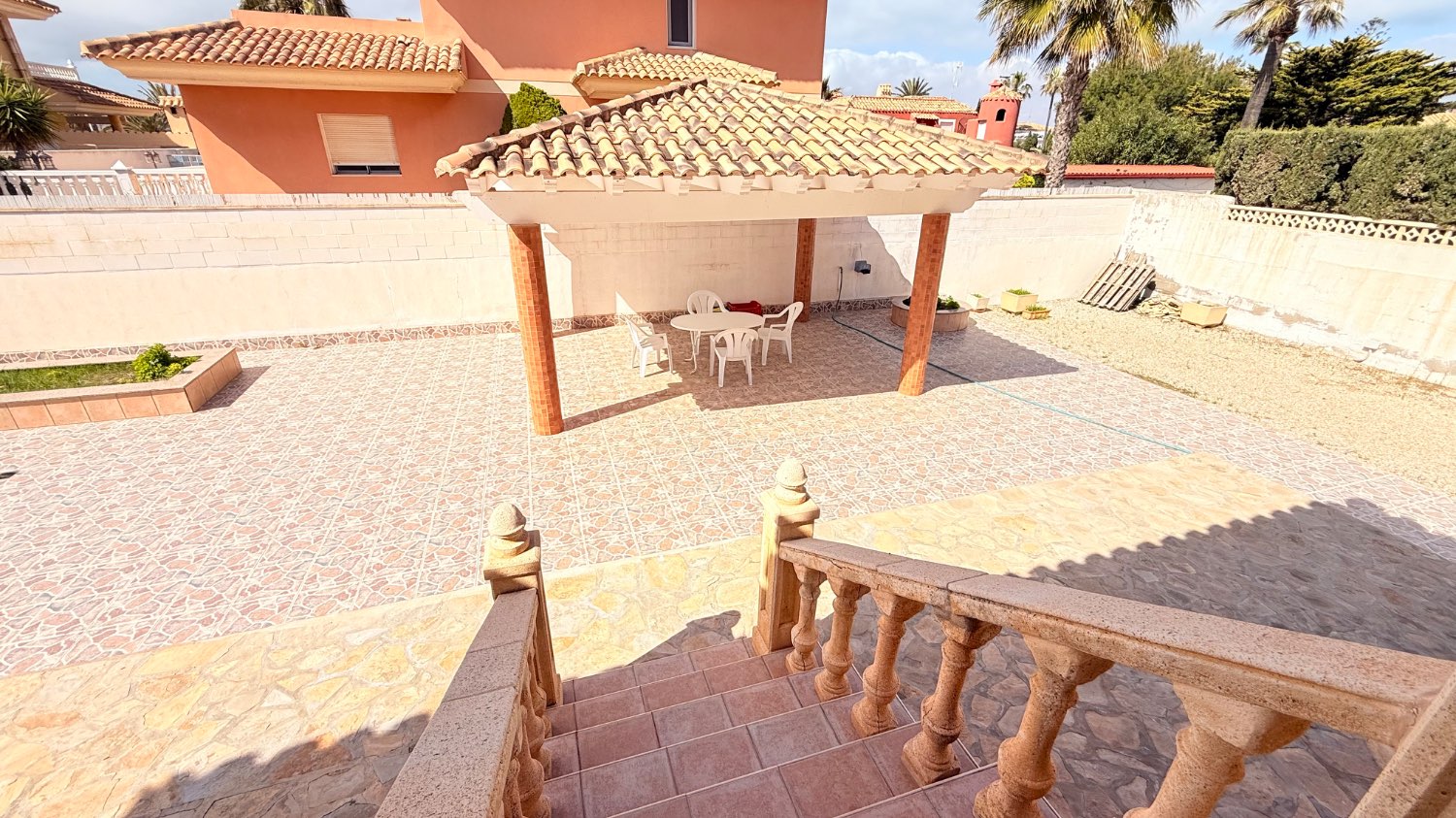 VILLA INDIPENDENTE CON TERRENO