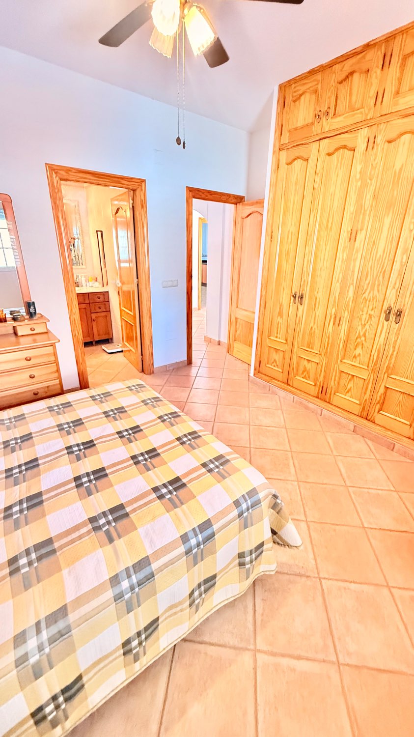 VILLA INDIPENDENTE CON TERRENO