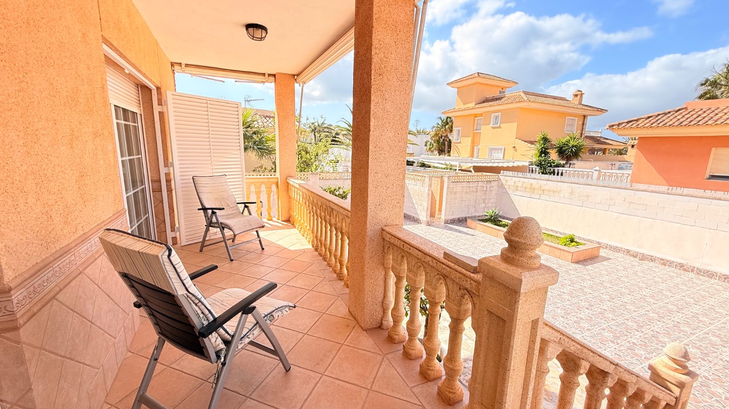 VILLA INDIPENDENTE CON TERRENO