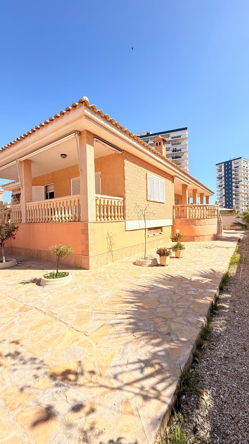 VILLA INDIPENDENTE CON TERRENO