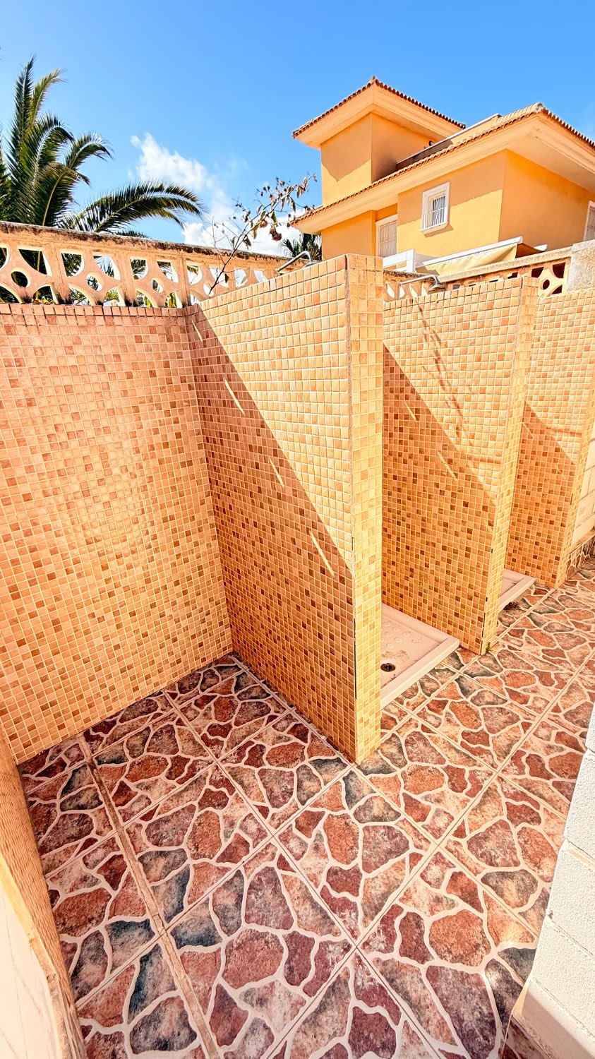 VILLA INDIPENDENTE CON TERRENO