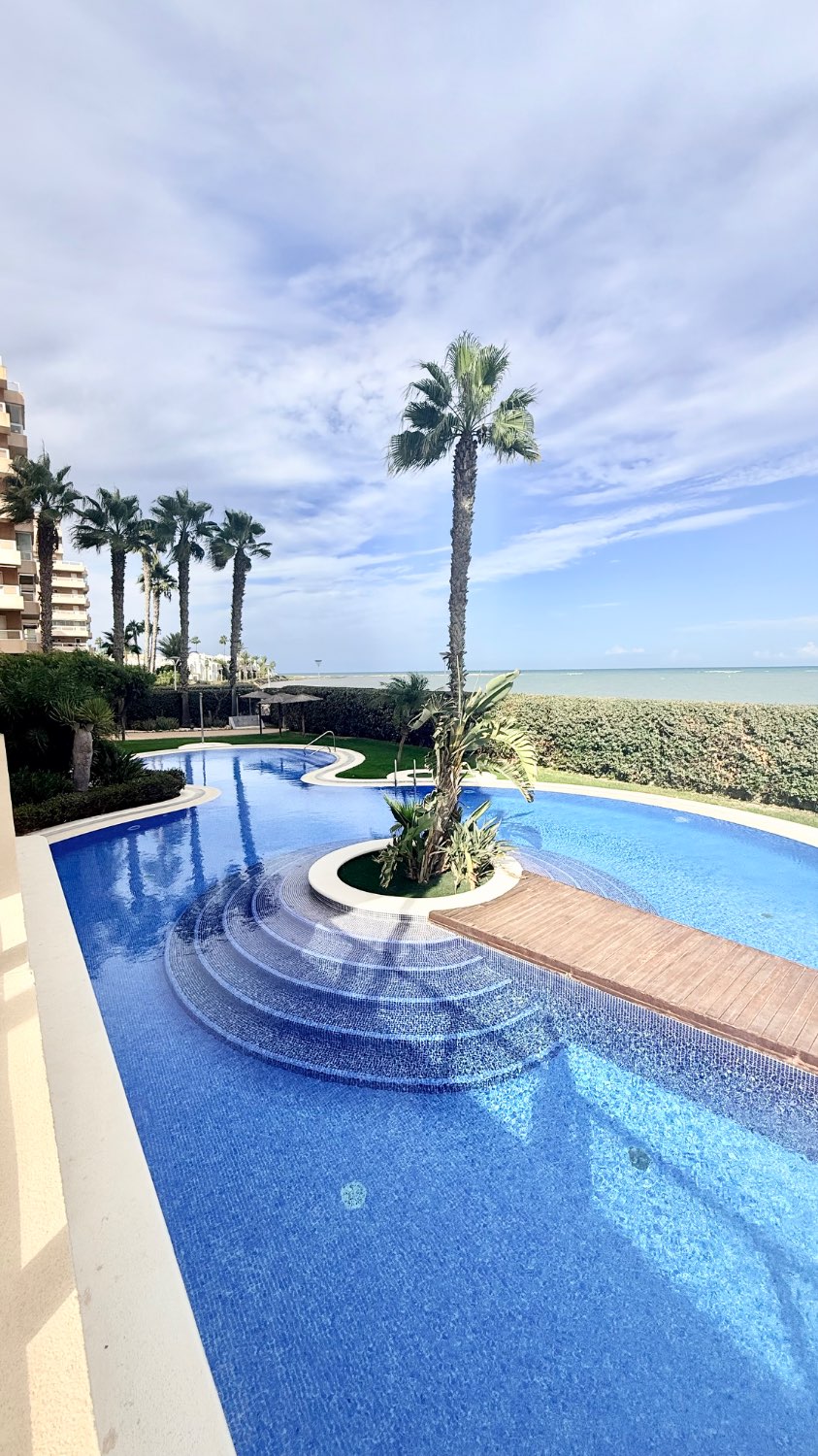 PRECIOSO APARTAMENTO CON VISTAS AL MAR