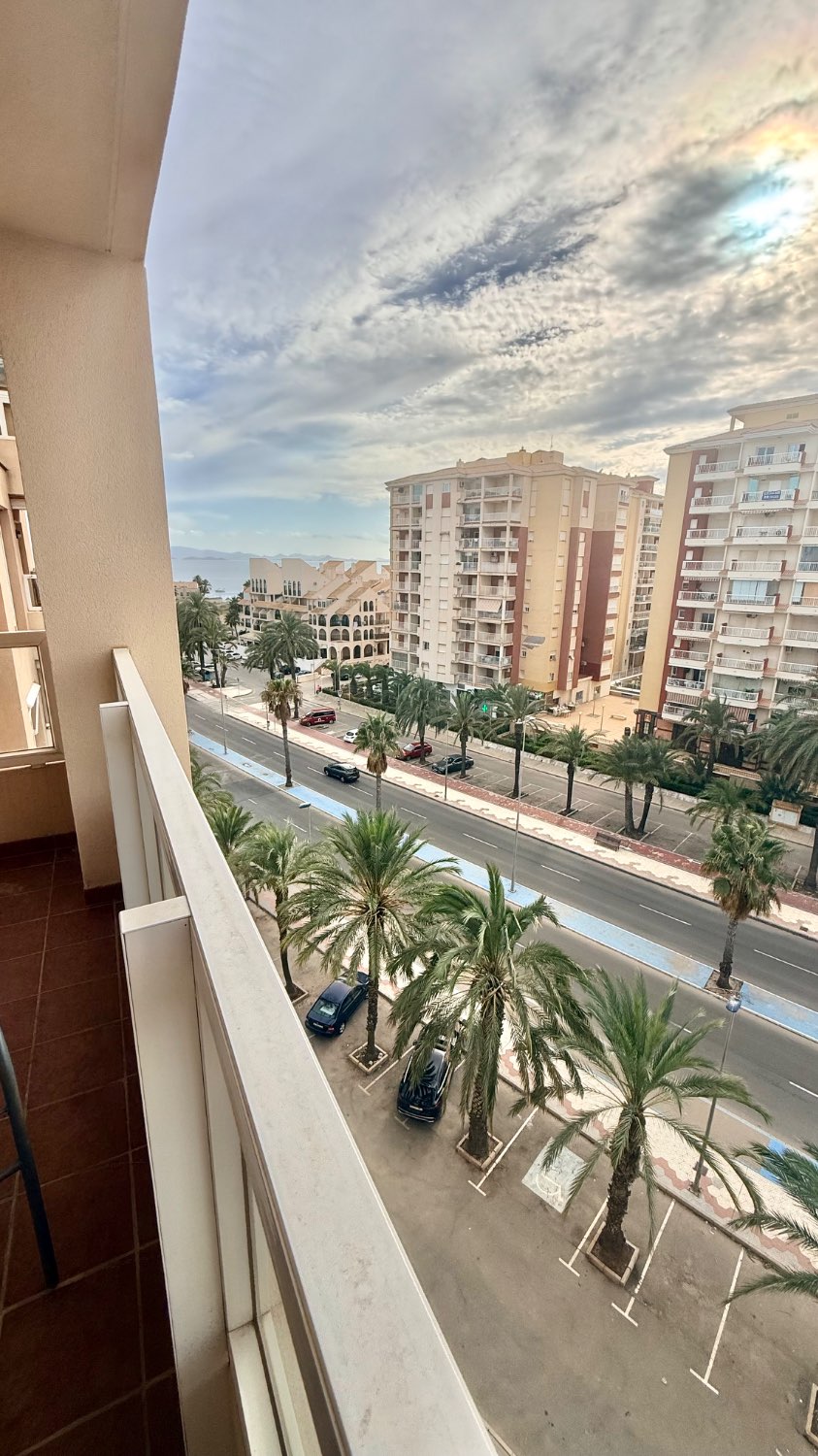 PRECIOSO APARTAMENTO CON VISTAS AL MAR