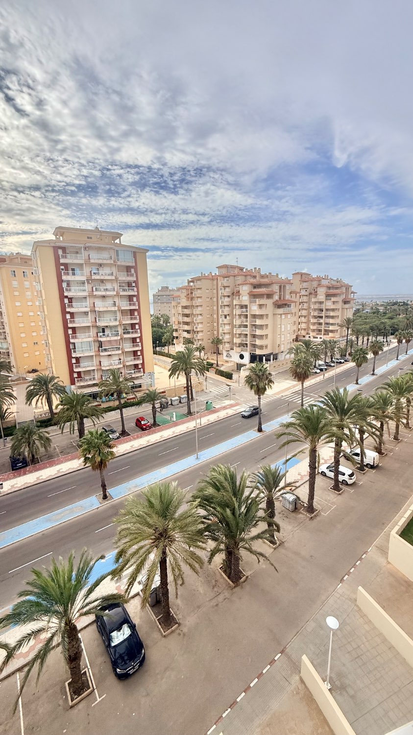 PRECIOSO APARTAMENTO CON VISTAS AL MAR