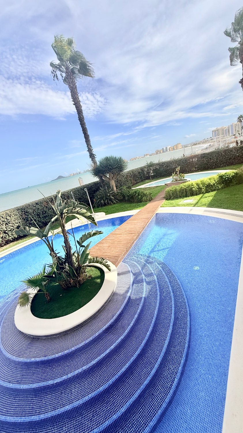 PRECIOSO APARTAMENTO CON VISTAS AL MAR