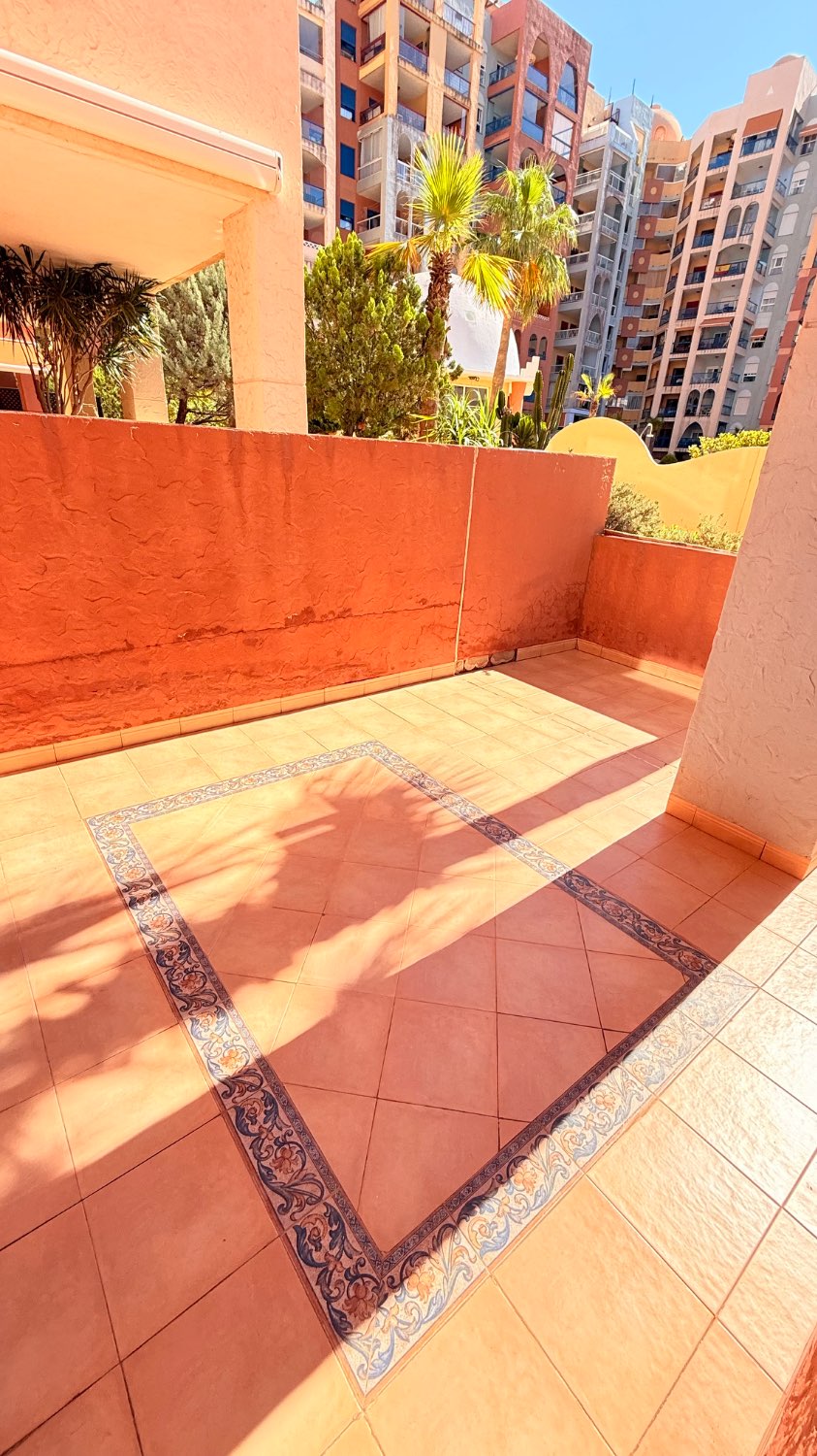APARTAMENTO BAJO EN RESIDENCIAL