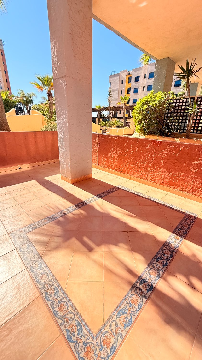 APARTAMENTO BAJO EN RESIDENCIAL