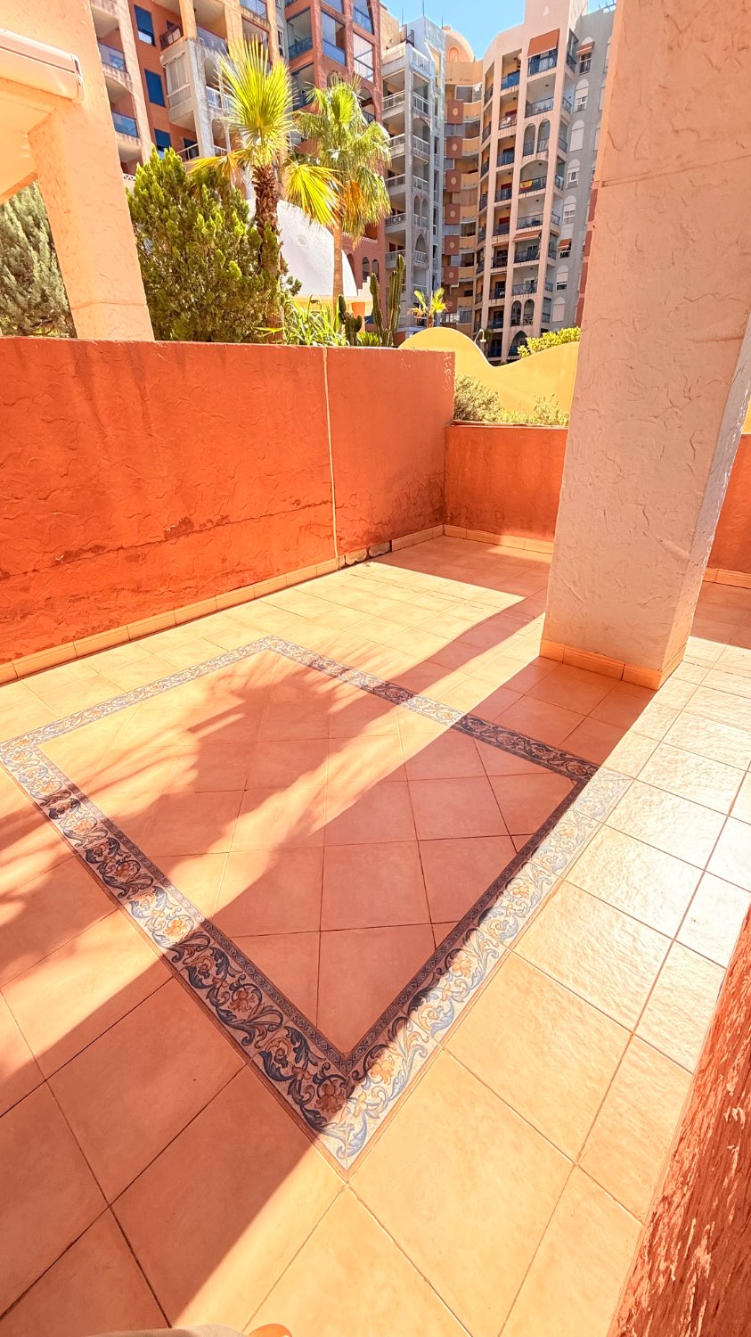 APARTAMENTO BAJO EN RESIDENCIAL