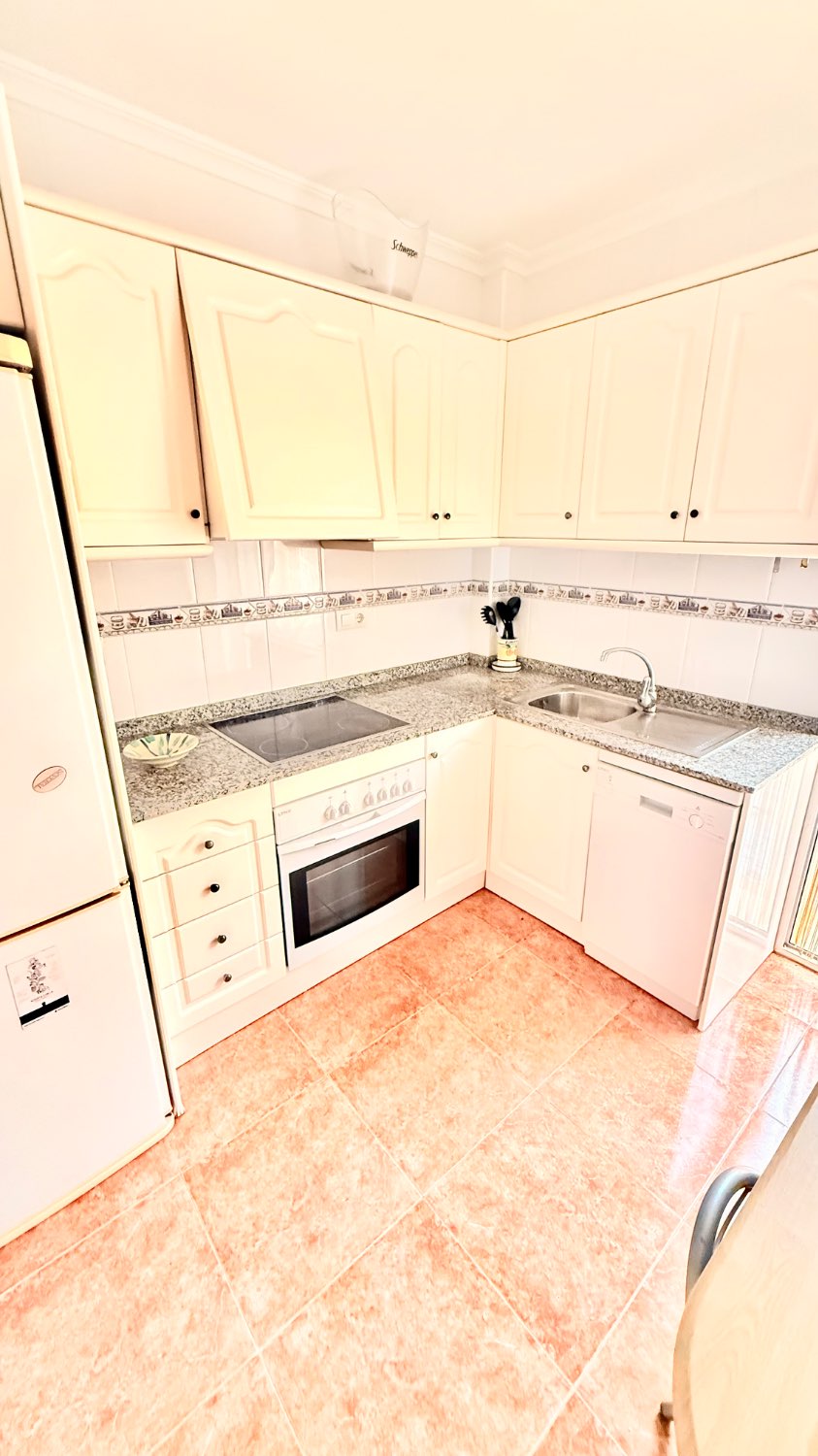 AMPLIO DUPLEX DE TRES DORMITORIOS CON GARAJE