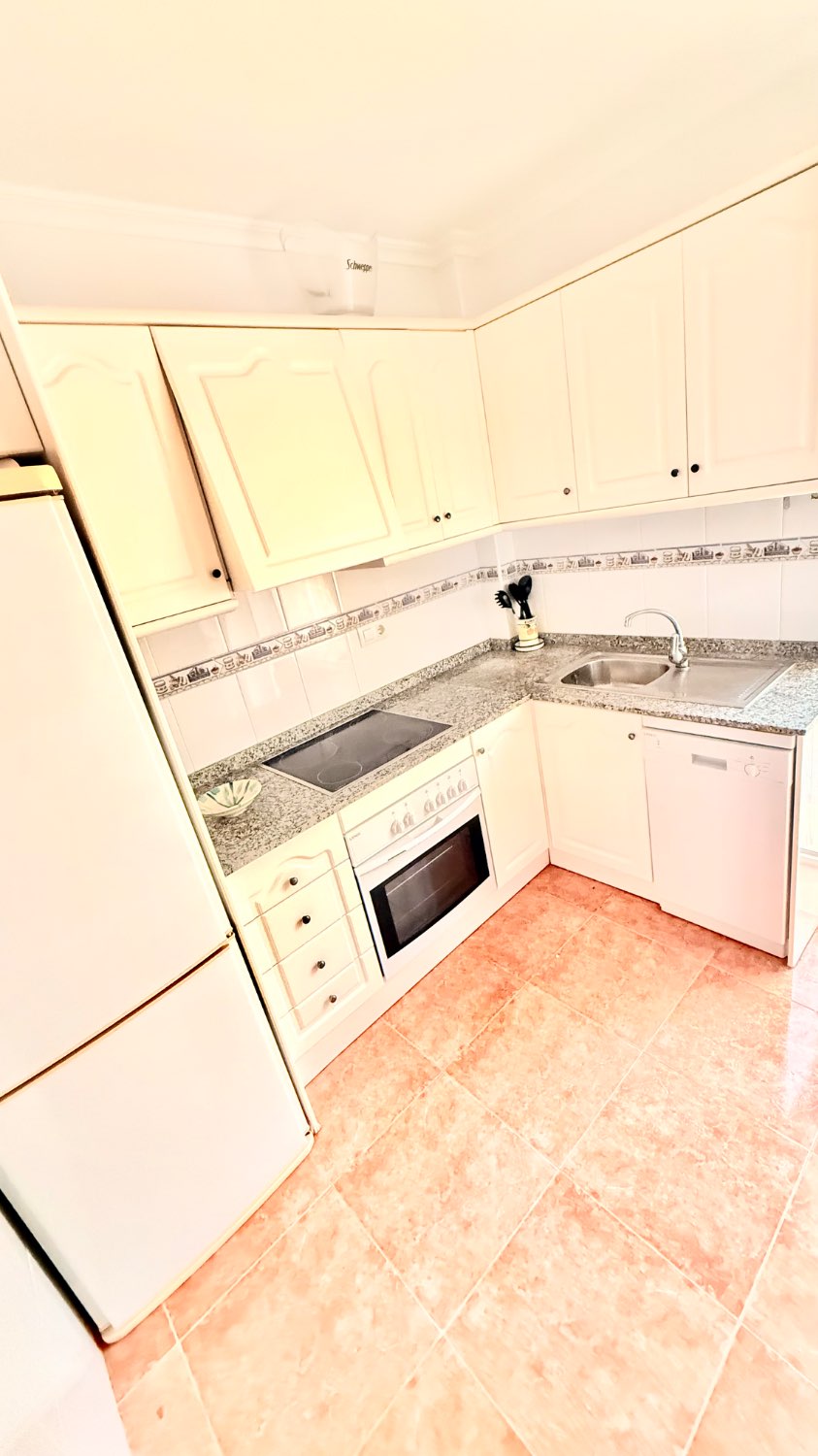 AMPLIO DUPLEX DE TRES DORMITORIOS CON GARAJE