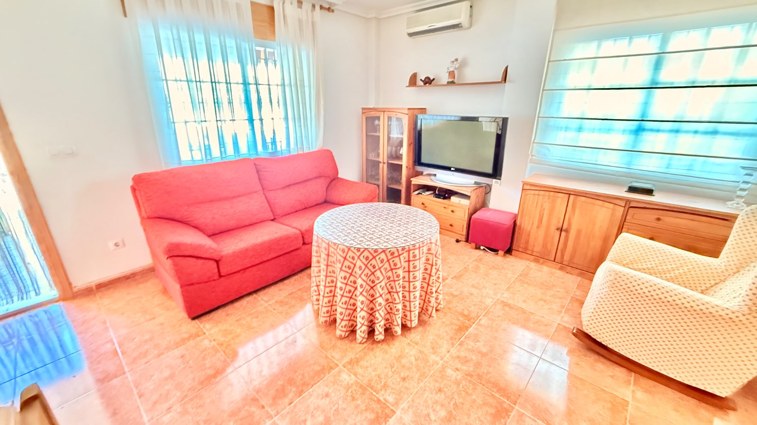 AMPLIO DUPLEX DE TRES DORMITORIOS CON GARAJE