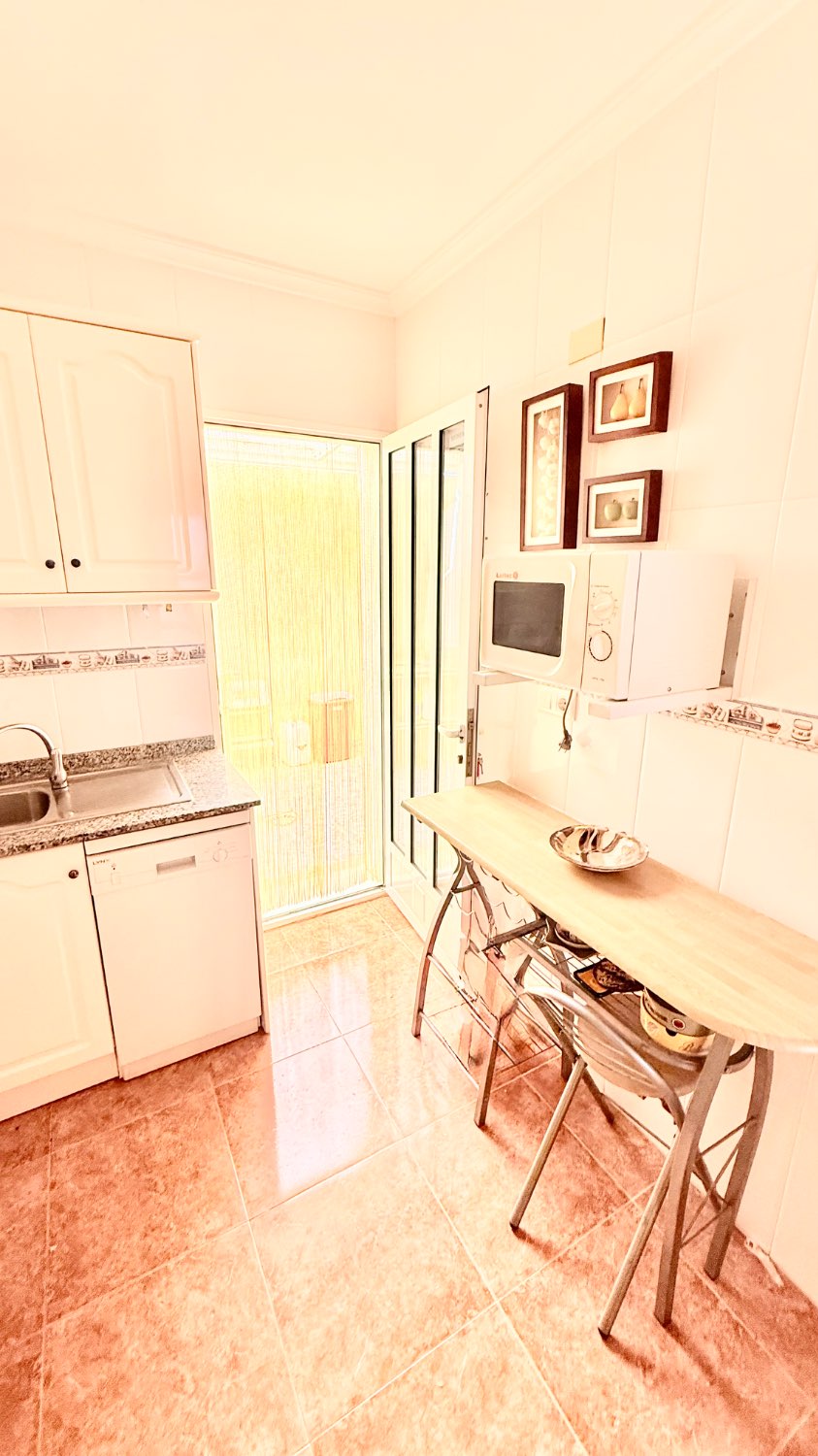 AMPLIO DUPLEX DE TRES DORMITORIOS CON GARAJE