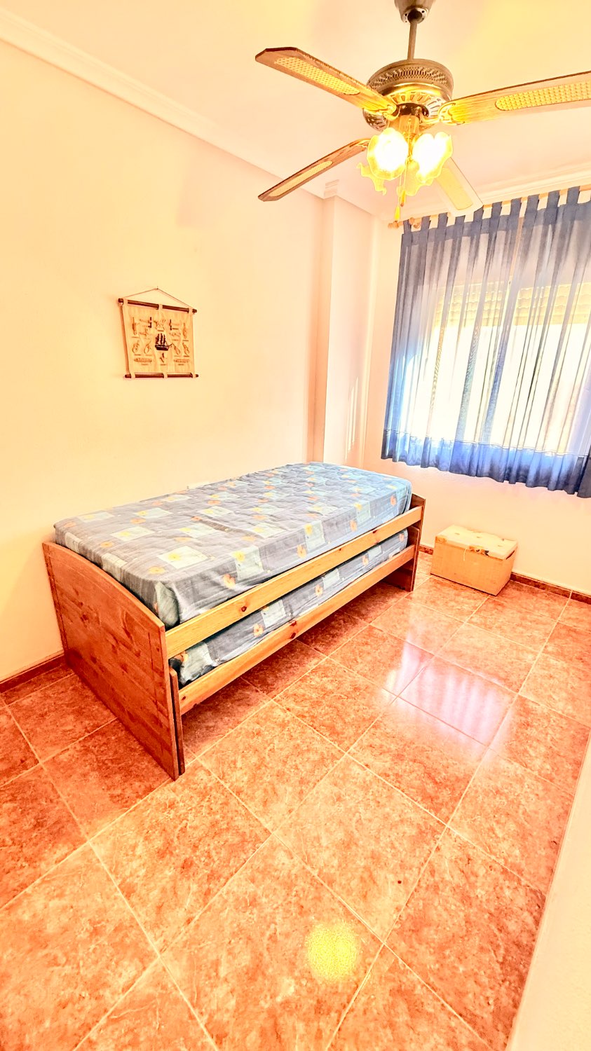 AMPLIO DUPLEX DE TRES DORMITORIOS CON GARAJE