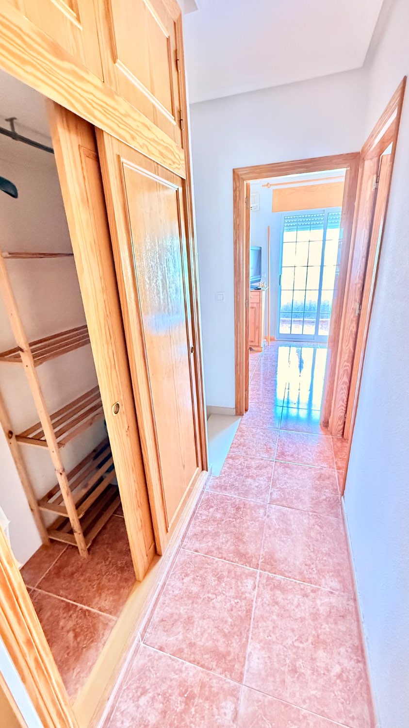 AMPLIO DUPLEX DE TRES DORMITORIOS CON GARAJE