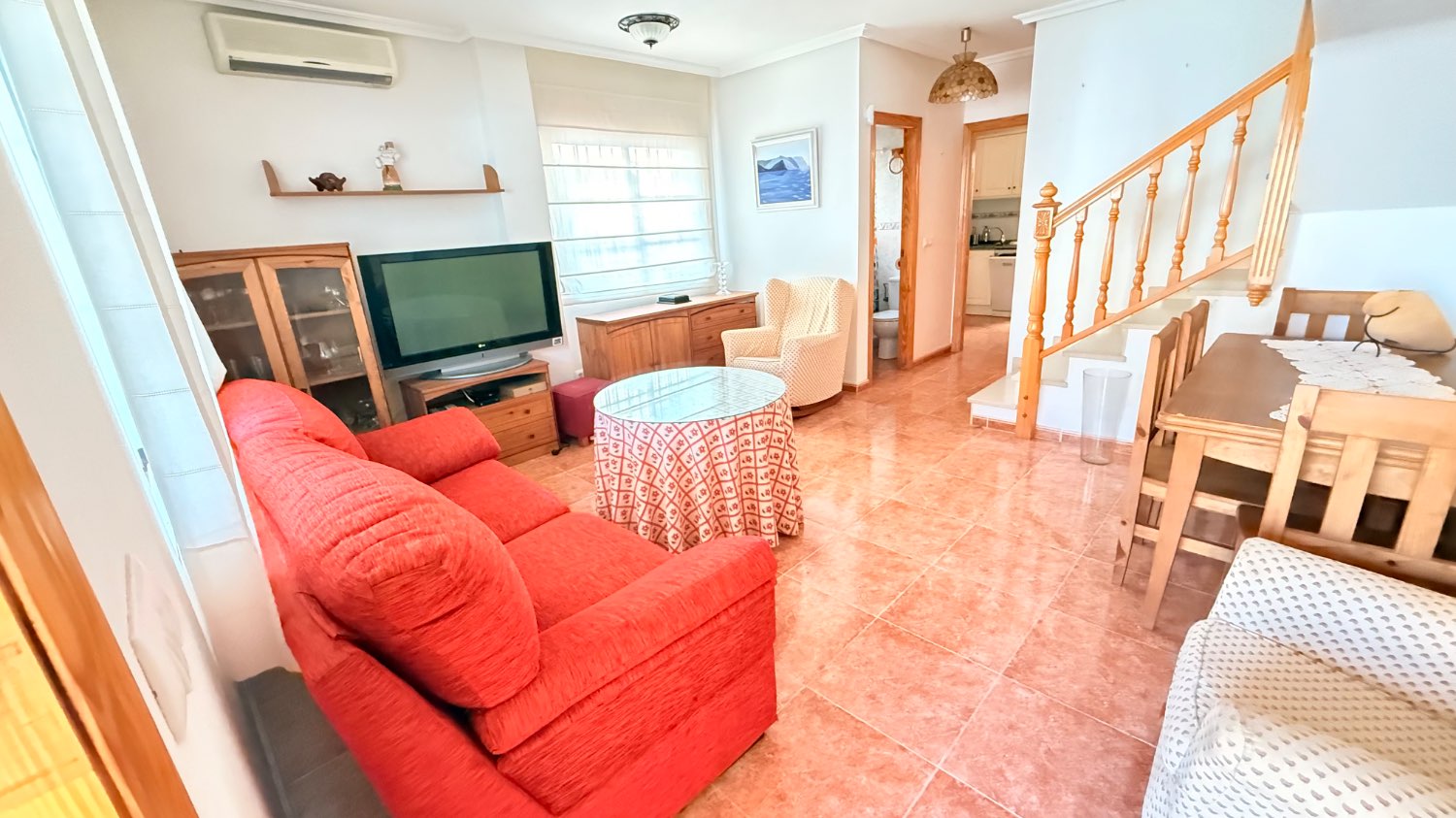 AMPLIO DUPLEX DE TRES DORMITORIOS CON GARAJE