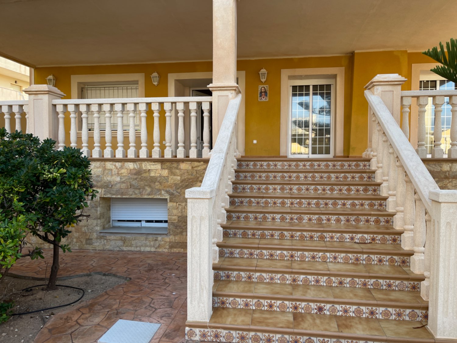 DETACHED VILLA LA ENTRADA DE LA MANGA ON THE SECOND LINE OF THE SEA