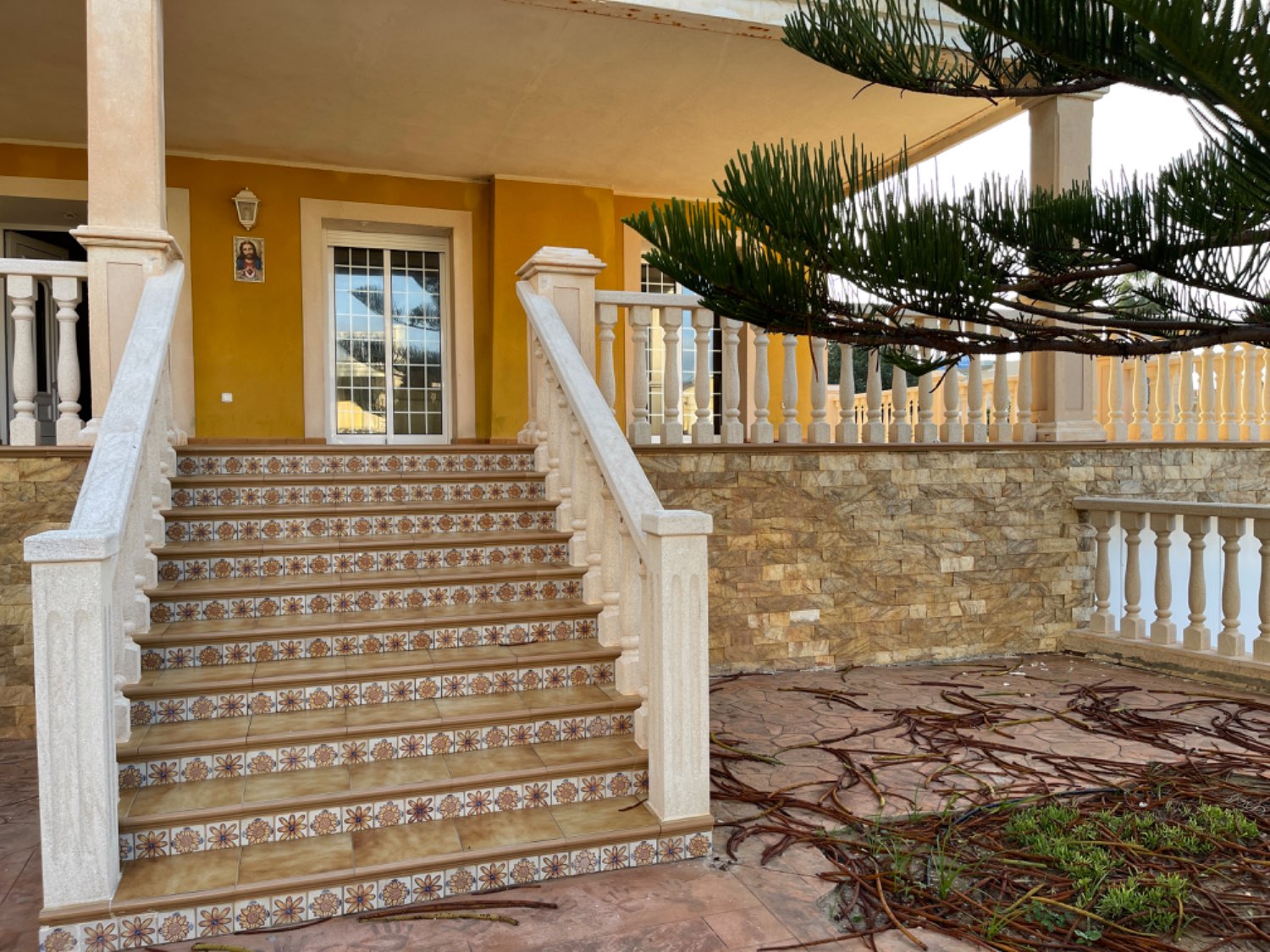 DETACHED VILLA LA ENTRADA DE LA MANGA ON THE SECOND LINE OF THE SEA