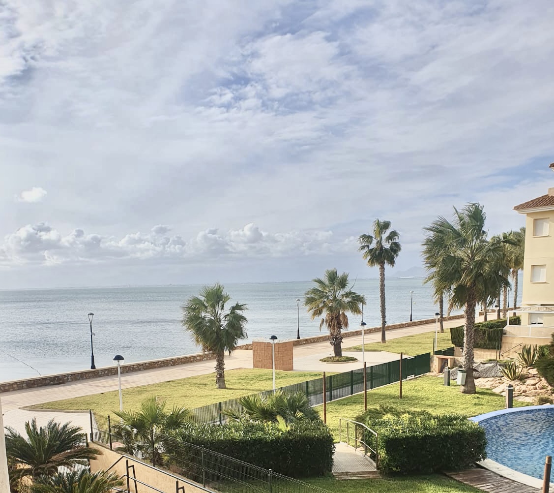 APARTAMENTO EN PRIMERA LINEA