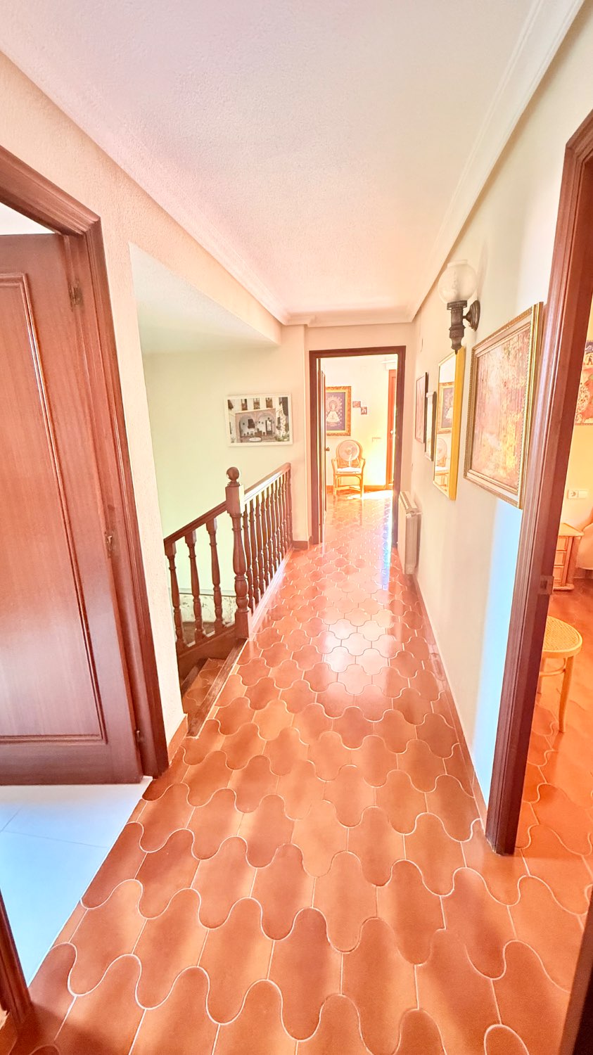 FREISTEHENDE VILLA ZU VERKAUFEN