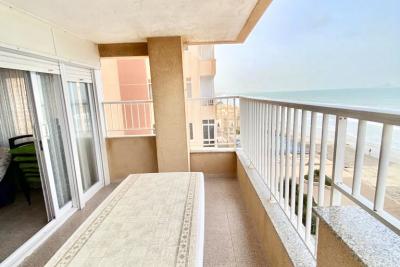 Amplio apartamento con terraza al Mediterráneo