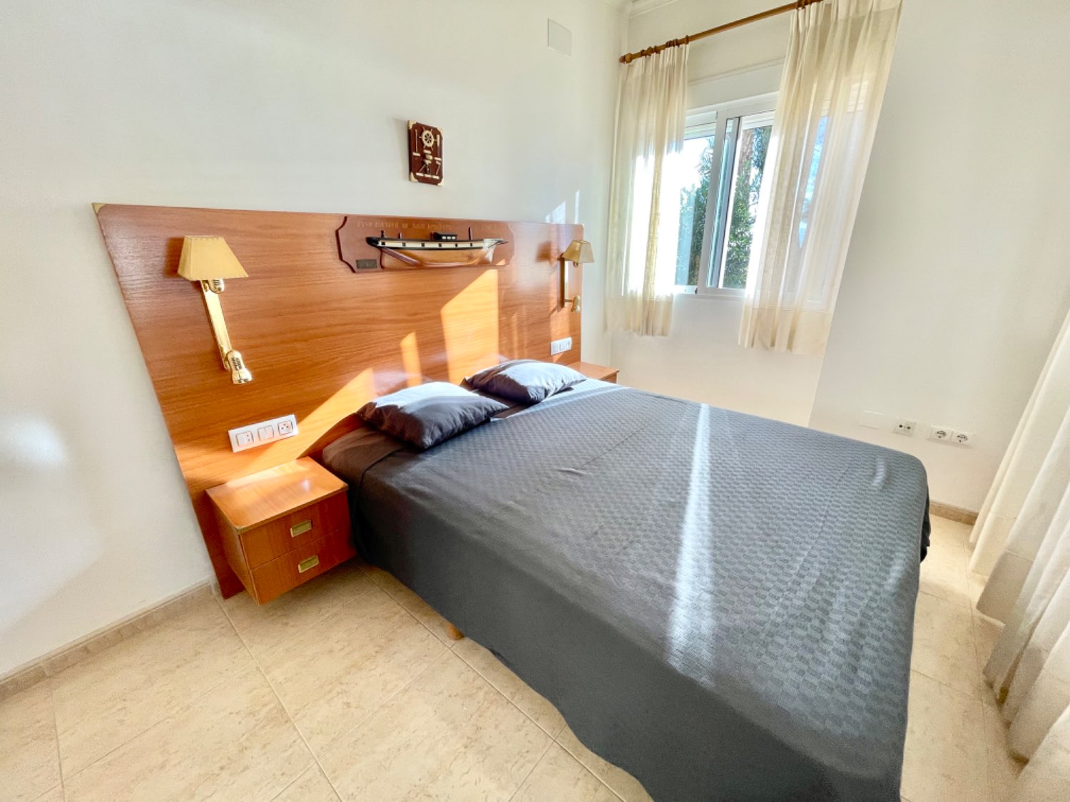 BAJO DE UN DORMITORIO EN PRIMERA LINEA