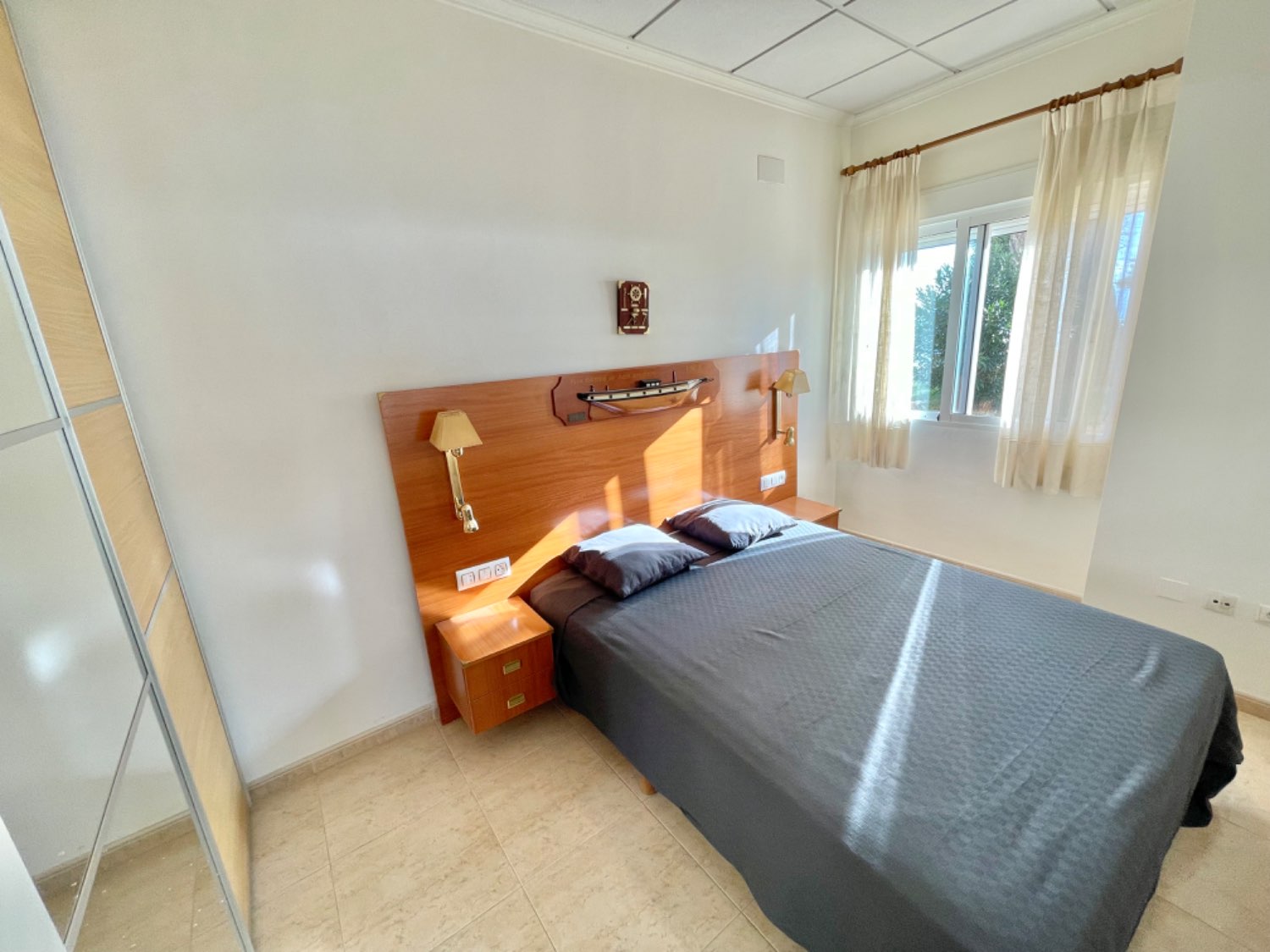 BAJO DE UN DORMITORIO EN PRIMERA LINEA