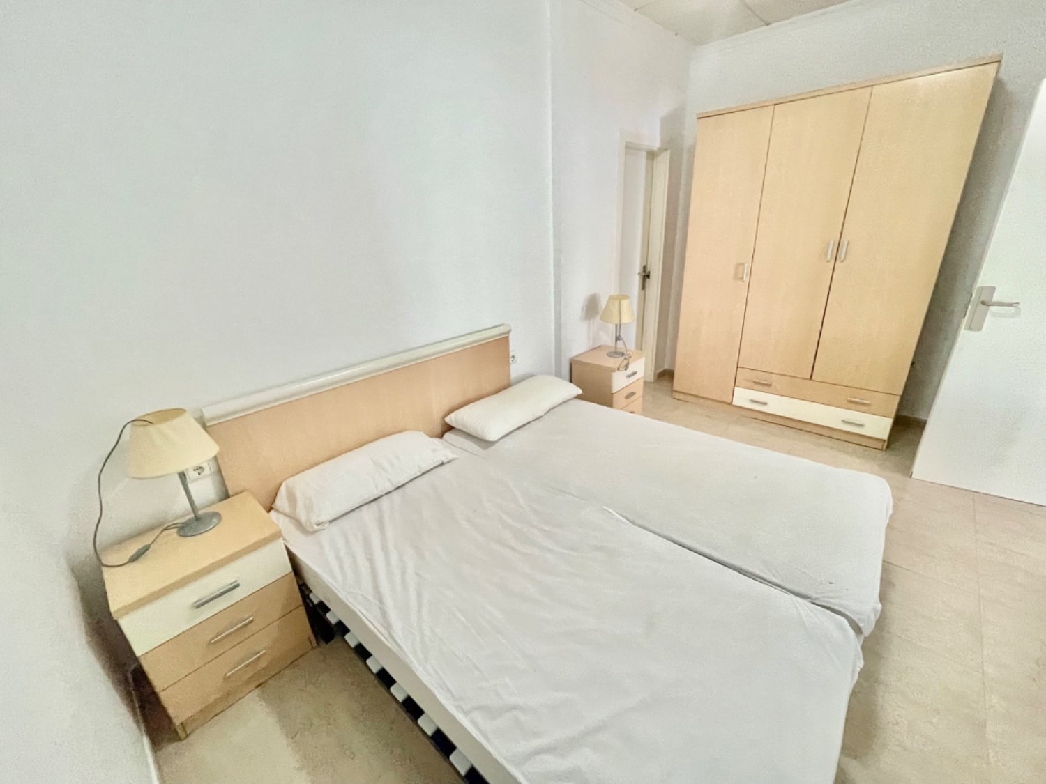 BAJO DE UN DORMITORIO EN PRIMERA LINEA