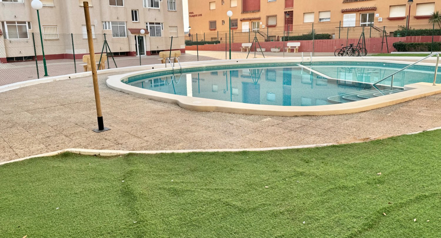 AMPLIO APARTAMENTO EN PLANTA BAJA