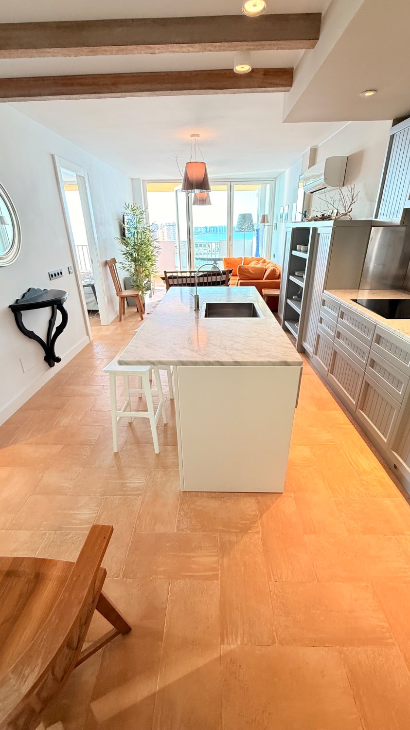 BEAUTIFUL AND SPACIOUS APARTMENT WITH VIEWS