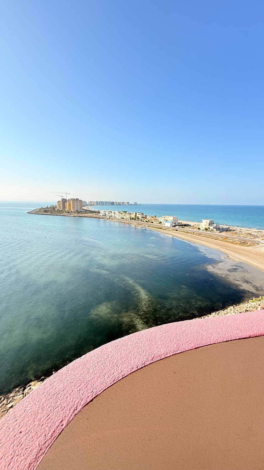 BEAUTIFUL AND SPACIOUS APARTMENT WITH VIEWS