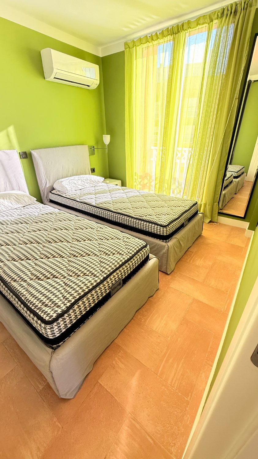 BEAUTIFUL AND SPACIOUS APARTMENT WITH VIEWS