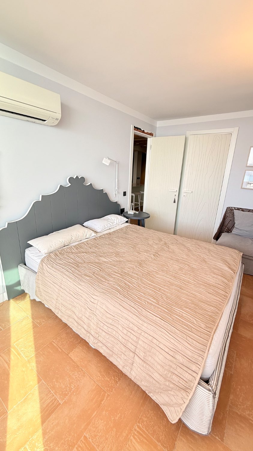 BEAUTIFUL AND SPACIOUS APARTMENT WITH VIEWS