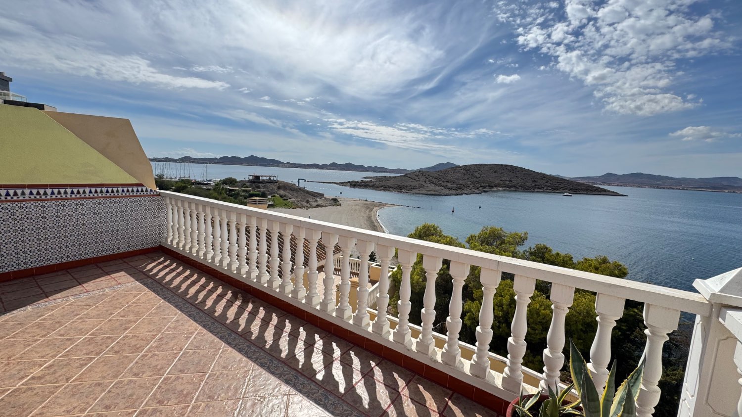 DUPLEX EN PRIMERA LINEA DEL MAR CON VISTAS ESPECTACULARES