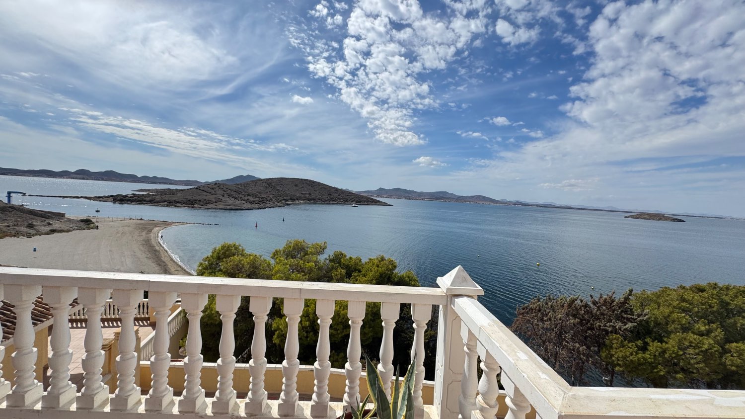 DUPLEX EN PRIMERA LINEA DEL MAR CON VISTAS ESPECTACULARES