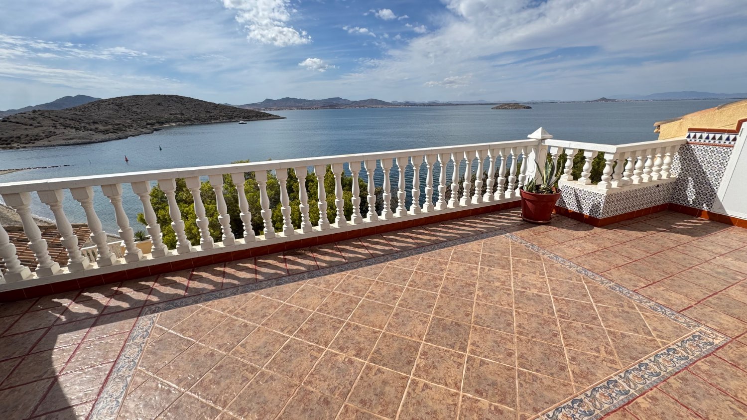 DUPLEX EN PRIMERA LINEA DEL MAR CON VISTAS ESPECTACULARES