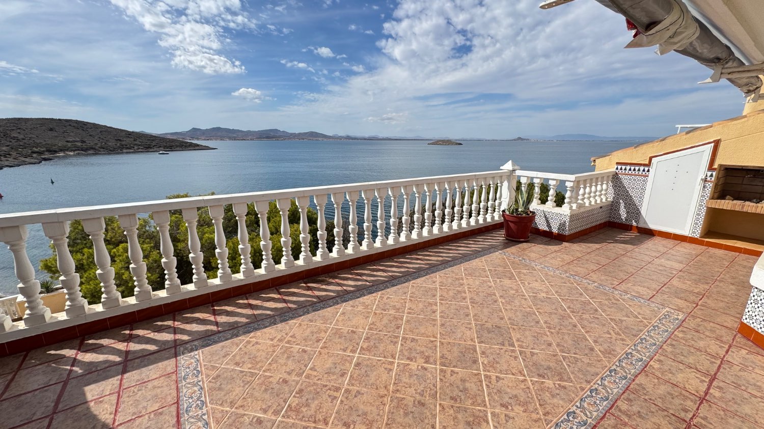 DUPLEX EN PRIMERA LINEA DEL MAR CON VISTAS ESPECTACULARES