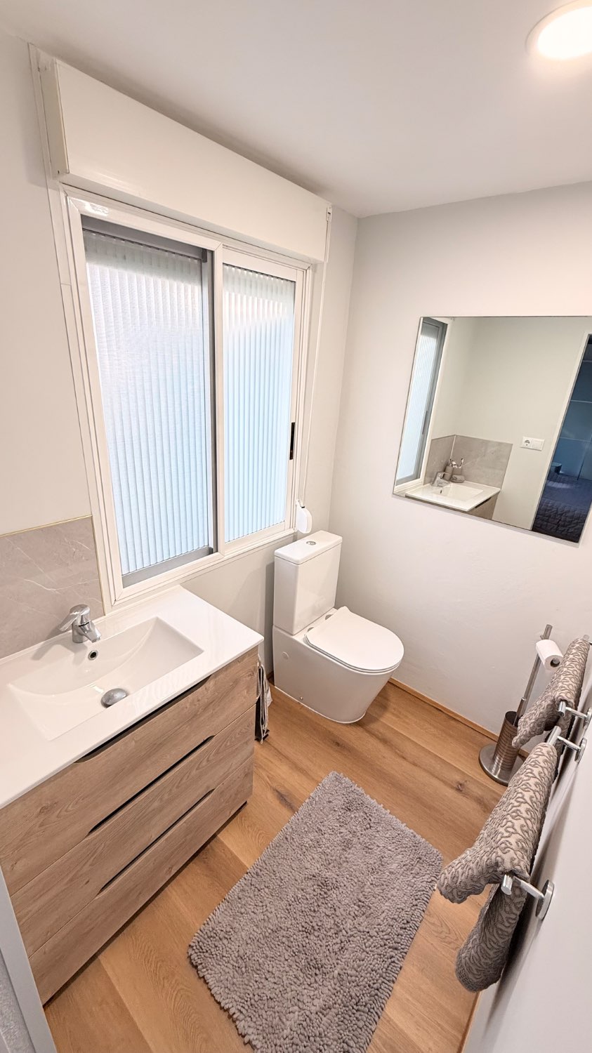 PRECIOSA VIVIENDA EN PLANTA BAJA EN PRIMERA LÍNEA DEL MAR.