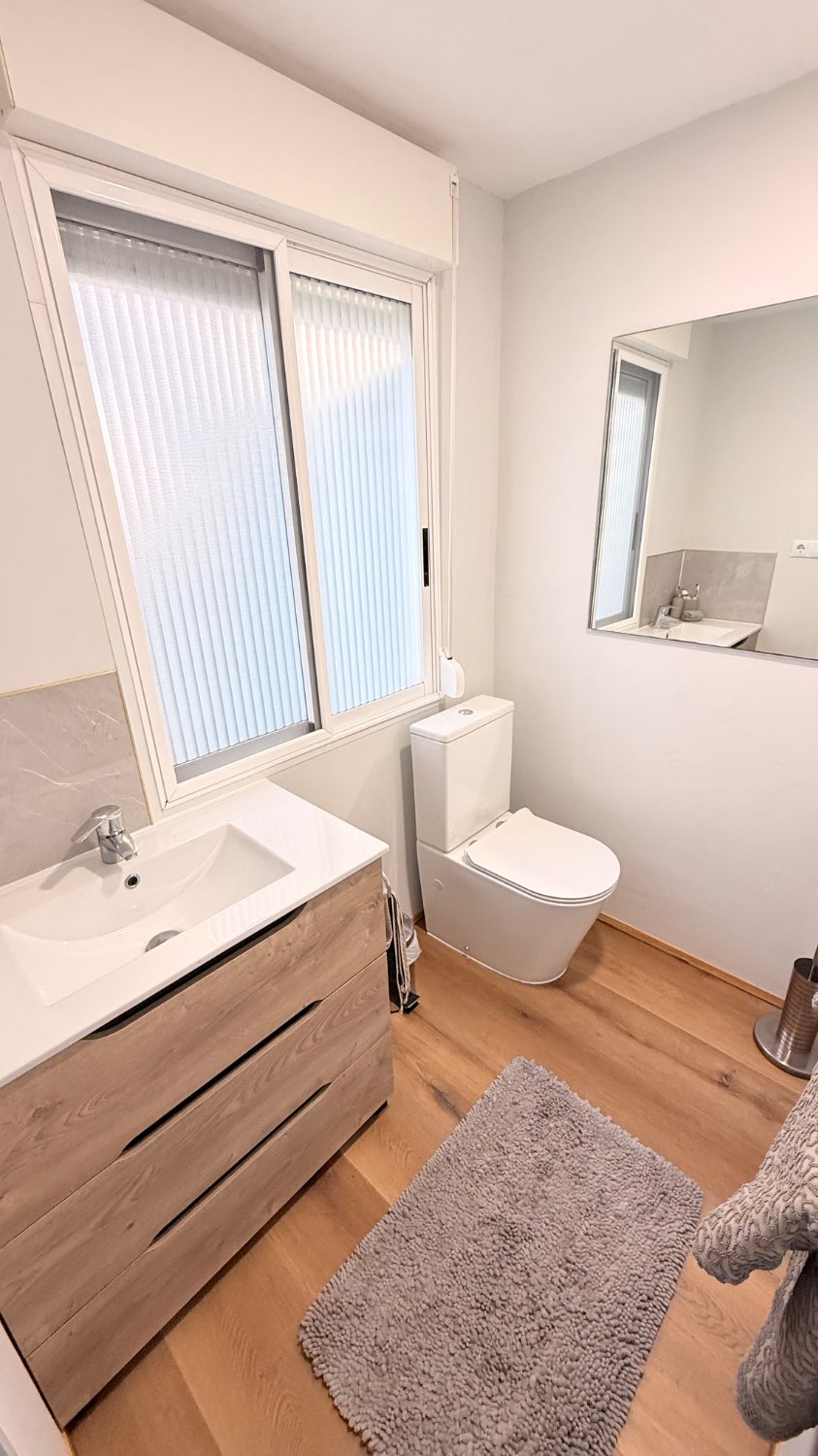 PRECIOSA VIVIENDA EN PLANTA BAJA EN PRIMERA LÍNEA DEL MAR.