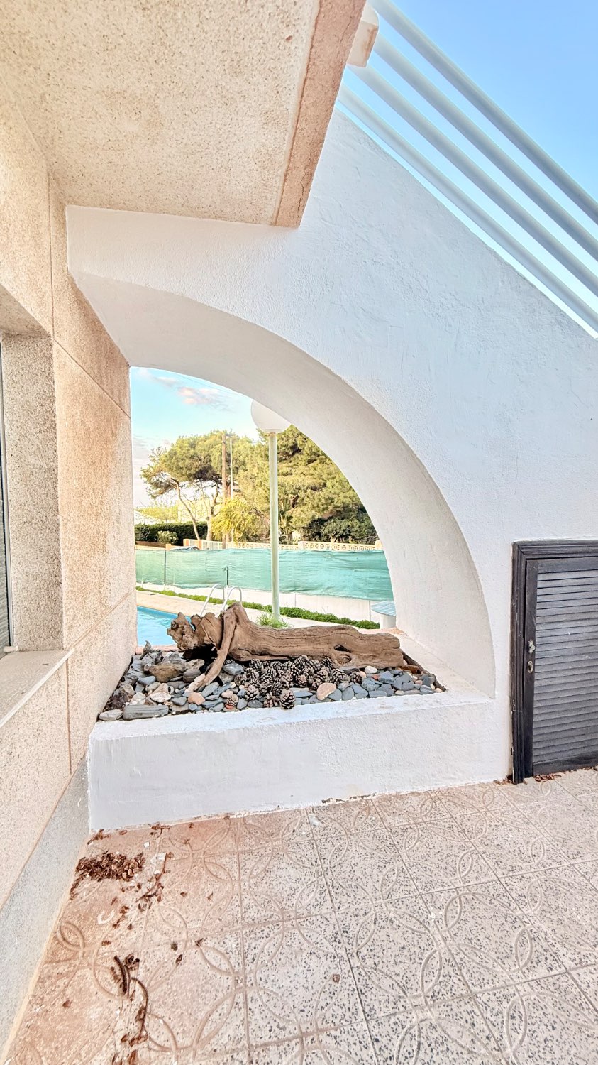 GRAN CHALET CON PARCELA INDEPENDIENTE Y PISCINA