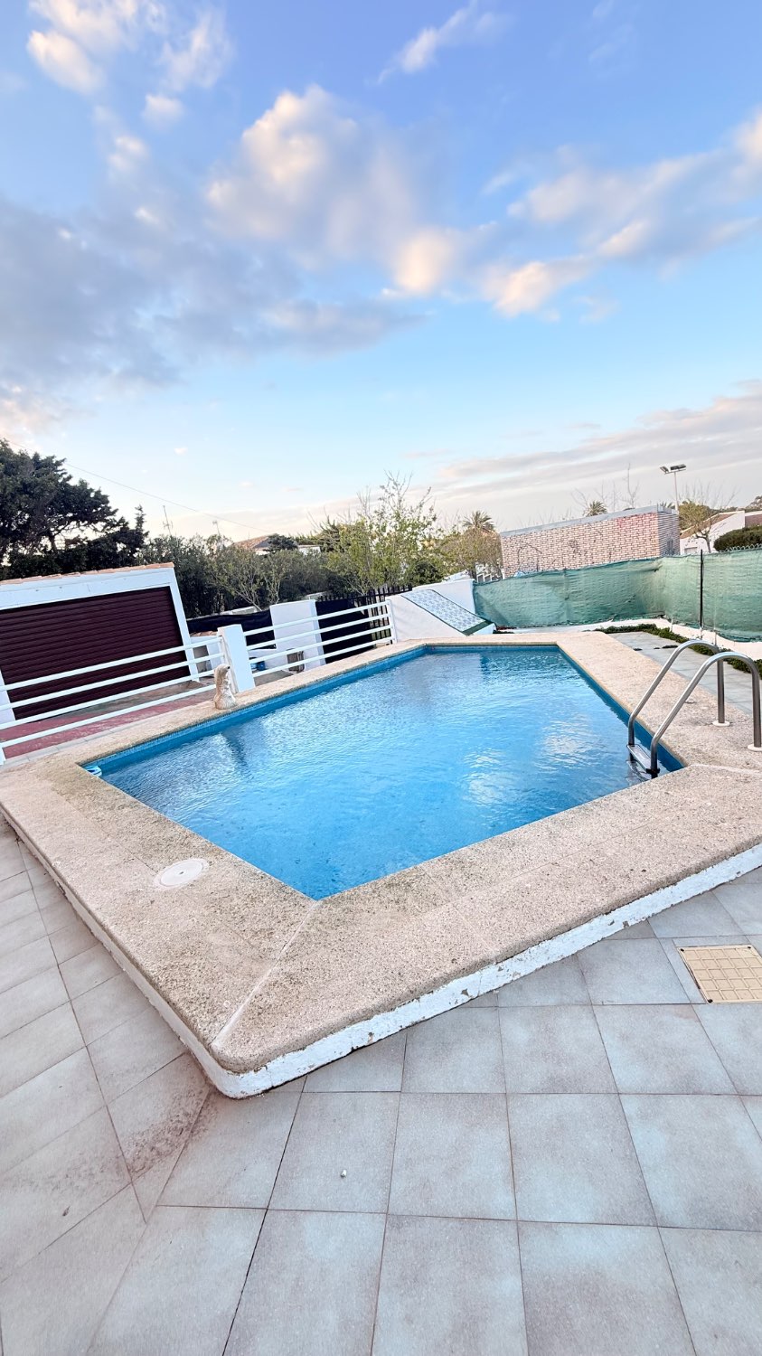 GRAN CHALET CON PARCELA INDEPENDIENTE Y PISCINA