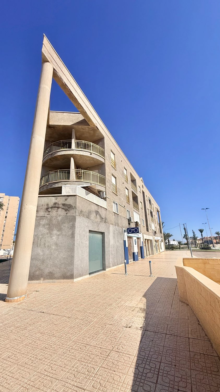APARTAMENTO CON PERFECTA UBICACIÓN
